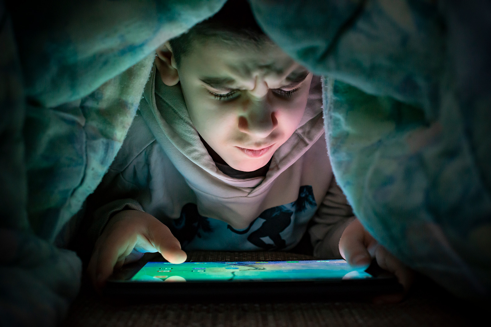 Screen time and autism spectrum disorders - Med Case Studies